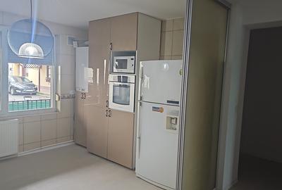 Casă cu 5 camere în Central - 2