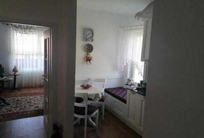 Apartament cu 3 camere decomandat în Exterior Vest
