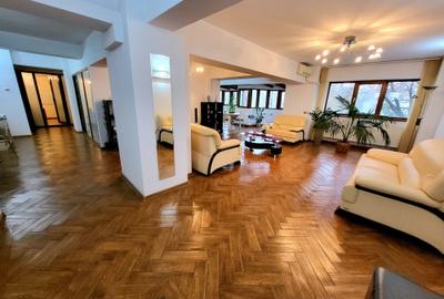Apartament cu 4 camere decomandat în Central - 1