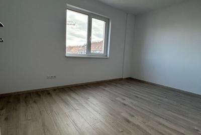Apartament cu 5 camere semidecomandat în Central