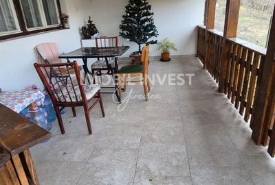 Casă cu 4 camere cu Teren 2300 Mp în Central