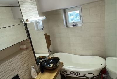 Apartament cu 3 camere decomandat în Popoveni