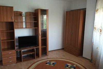 Apartament cu 2 camere decomandat în Rovine