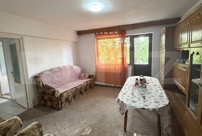 Apartament cu 3 camere semidecomandat, mobilat în Micro 16