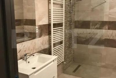 Casă cu 9 camere cu Teren 1000 Mp în Central - 2