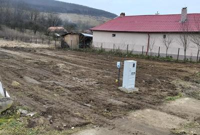 Teren de 1235 mp, în Lacu