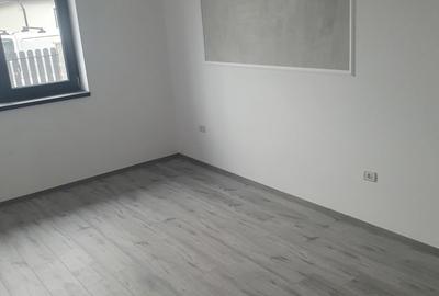Casă cu 4 camere cu Teren 320 Mp în Șag - 1