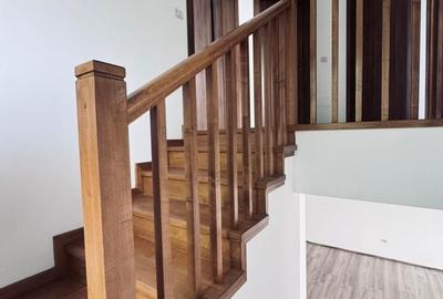 Casă cu 4 camere decomandat în Chișoda
