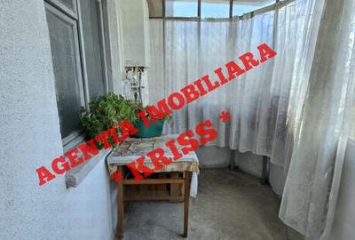 Apartament cu 3 camere decomandat în Craiovei - 4
