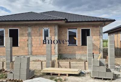 Casă cu 4 camere cu Teren 480 Mp în Central - 1