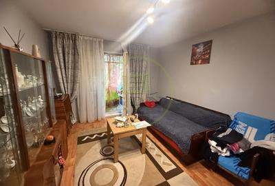 Apartament cu 2 camere semidecomandat, mobilat în Craiovița Nouă