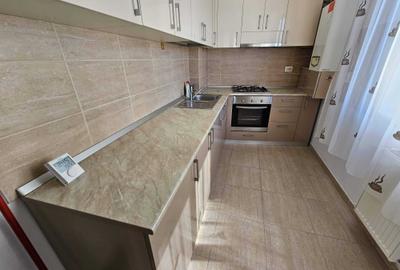 Apartament cu 3 camere semidecomandat în 13 Septembrie