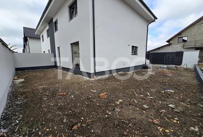 Duplex cu 4 camere cu Canalizare în Șelimbăr