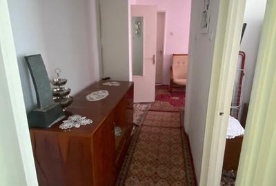 Apartament cu 4 camere semidecomandat, mobilat în Apollo - 11