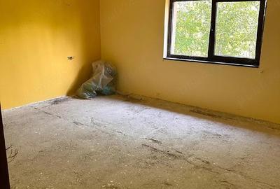 Casă cu 4 camere cu Teren 1700 Mp în Pietroasele - 6