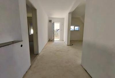 Casă cu 4 camere în Vladimirescu