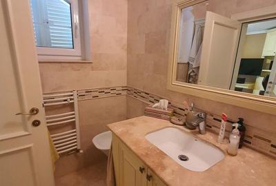 Casă cu 8 camere cu Teren 1100 Mp în Central - 1