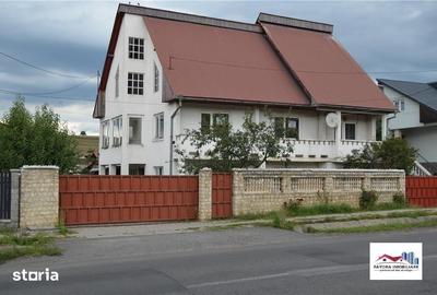 Casă cu 7 camere cu Teren 800 Mp în Central