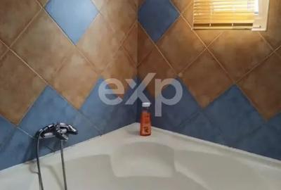 Apartament cu 3 camere semidecomandat în Plopilor