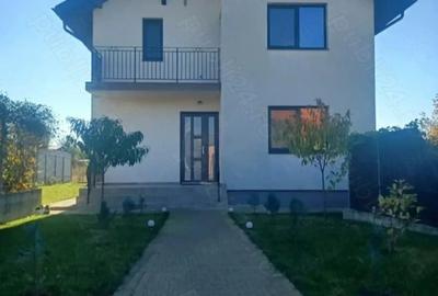 Casă cu 4 camere cu Teren 360 Mp în Balciu