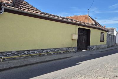 Casă cu 3 camere în Central - 1