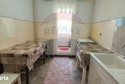 Apartament cu 3 camere decomandat în Micro 17