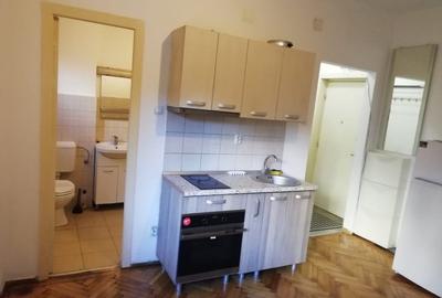 Garsonieră semidecomandată, mobilată în Universitate