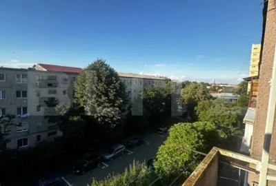 Apartament cu 2 camere decomandat în Micro 14