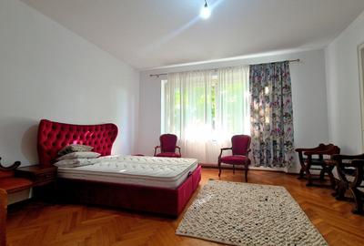 Casă individuală cu 10 camere cu Canalizare în Centrul Civic - 4