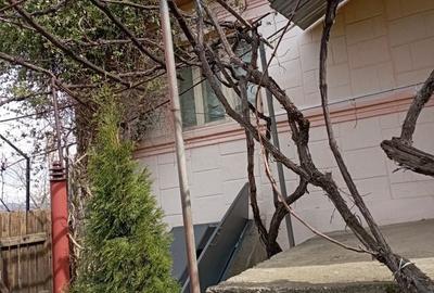 Casă cu 4 camere în Policiori