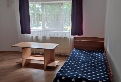 Apartament cu 2 camere decomandat în Racova