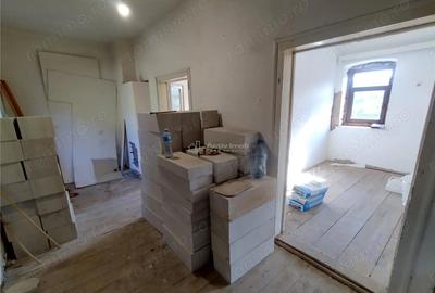 Casă cu 2 camere cu Teren 575 Mp în Vest