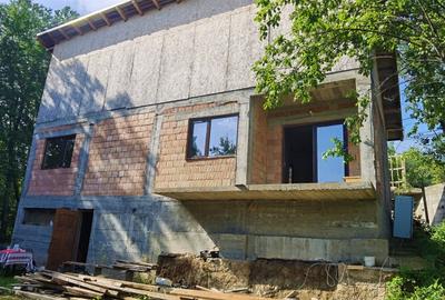 Casă individuală cu 5 camere cu Canalizare în Capul Câmpului - 2