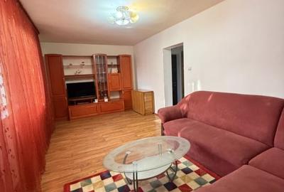 Apartament cu 3 camere decomandat, mobilat în City Park Mall