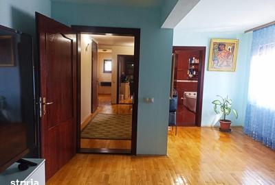 Casă cu 5 camere cu Teren 1000 Mp în Central