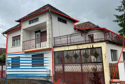 Casă cu 4 camere în Central - 1