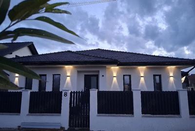 Casă cu Teren 438 Mp în Central - 2