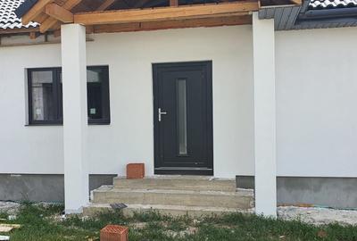 Casă cu 4 camere cu Teren 300 Mp în Sânmartin