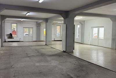 Spațiu comercial, de 400 mp, în Central - 4