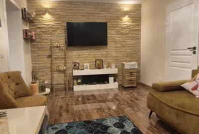 Apartament cu 3 camere semidecomandat, mobilat în Podu Roș