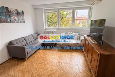 Apartament cu 3 camere semidecomandat, mobilat în Obor