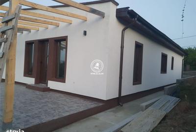 Casă cu 4 camere în Tomești