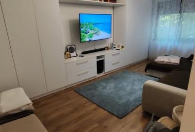 Apartament cu 3 camere decomandat, mobilat în Mărgeanului