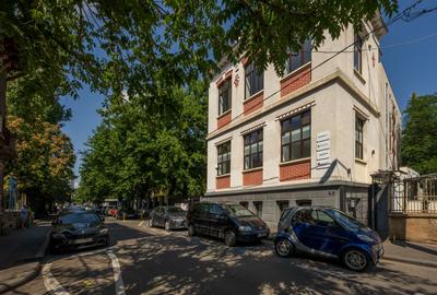 Apartament cu 4 camere decomandat în P-ța Victoriei - 25