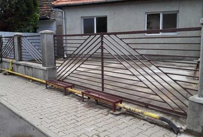 Casă cu 4 camere cu Teren 500 Mp în Central - 1