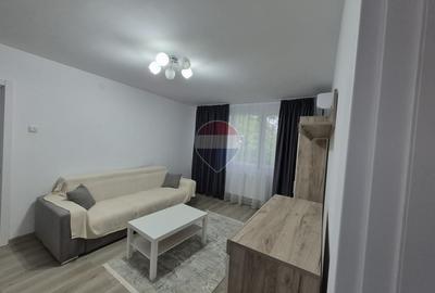 Apartament cu 3 camere semidecomandat, mobilat în Sălaj