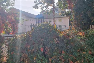 Apartament cu 2 camere semidecomandat, mobilat în Alecu Russo