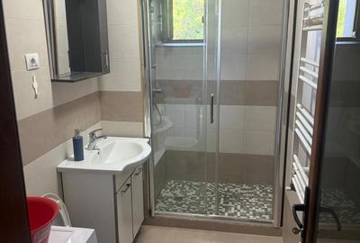 Apartament cu 2 camere decomandat în Nicolina