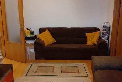 Apartament cu 3 camere semidecomandat în Vatra Luminoasă