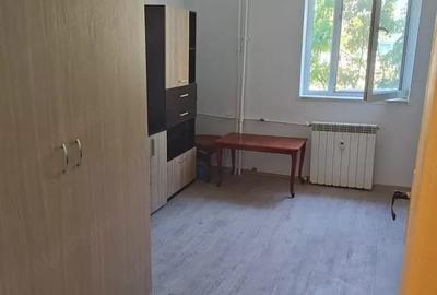 Garsonieră nedecomandată, mobilată în Km 4